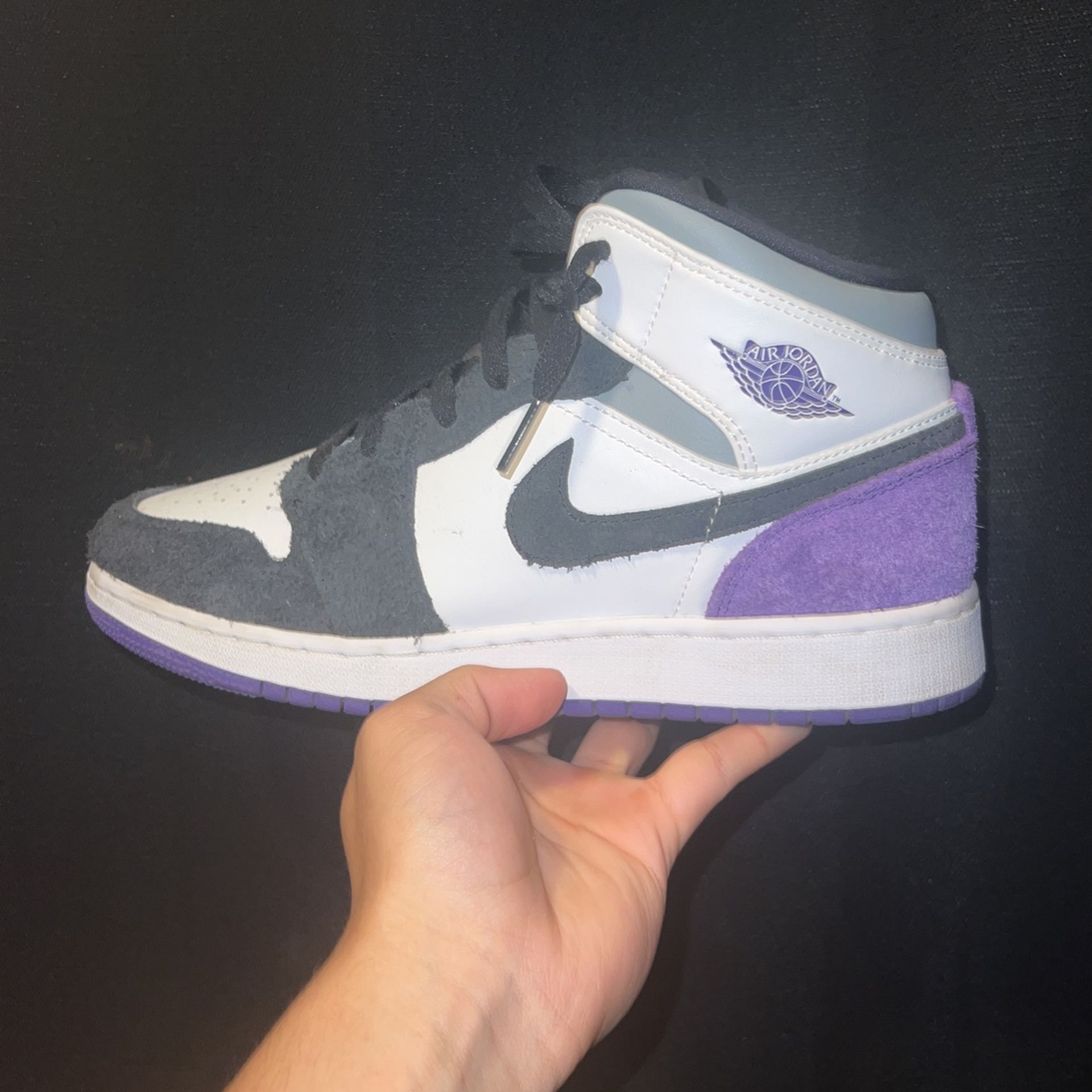 Air Jordan 1 Mid SE ‘Varsity Purple’ 