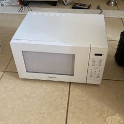 Magic chef Microwave 