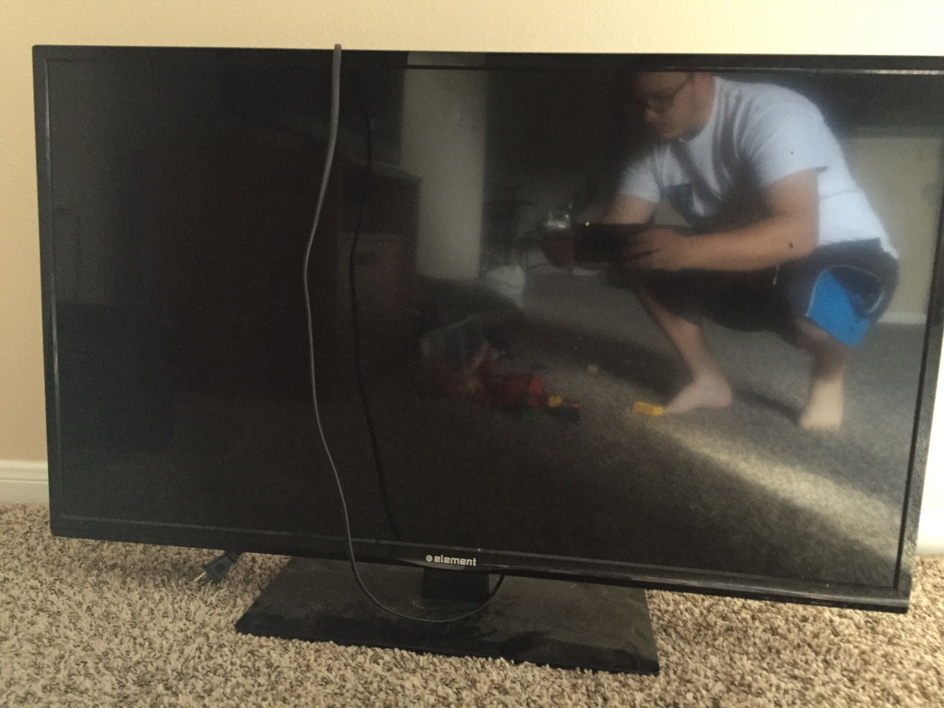 Element flatscreen 40” tv not smart tv