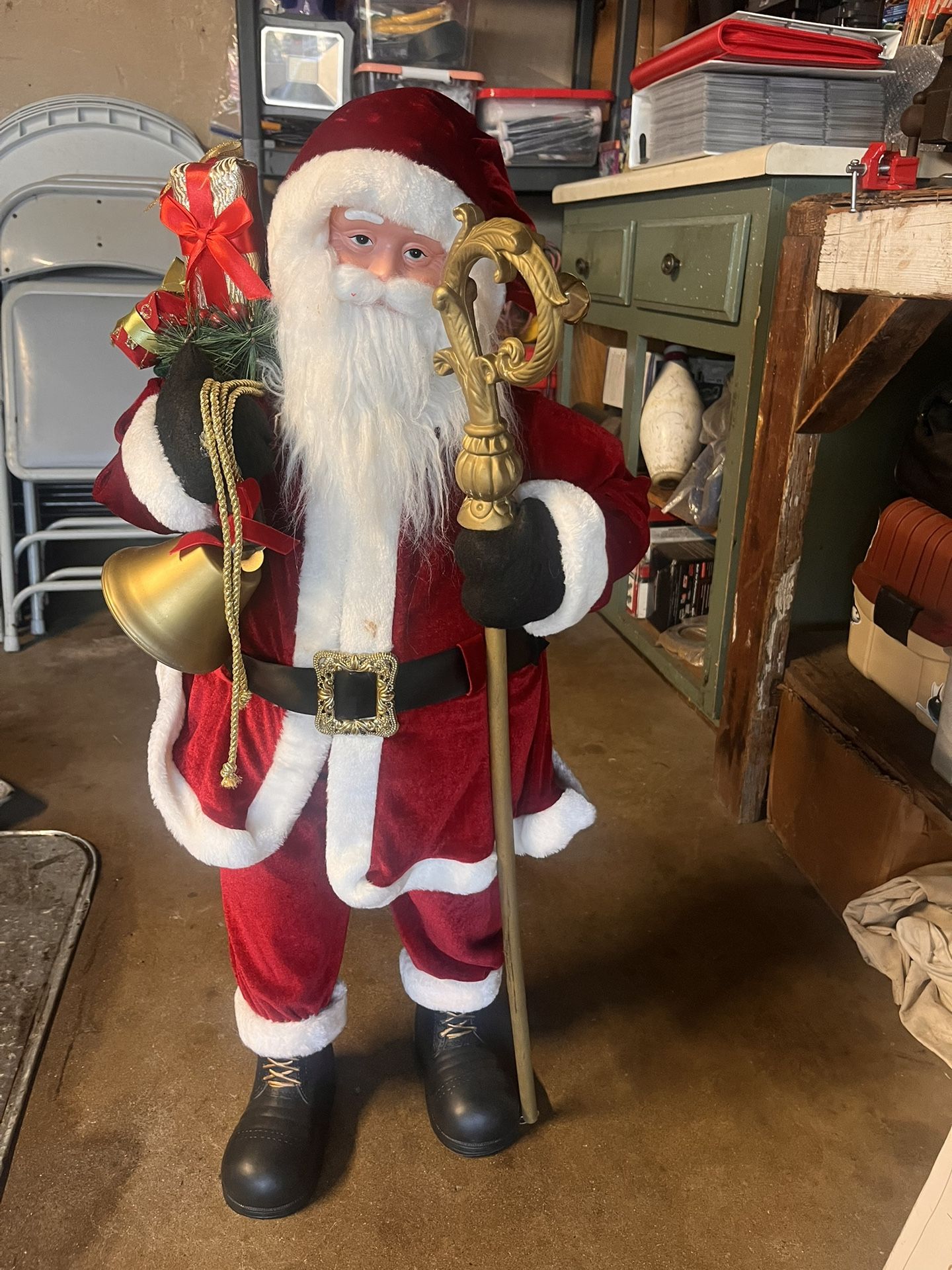 Santa Claus Statue