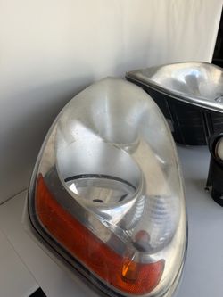 Freightliner OEM Headlights A06-51917-006 / A06-50907-007