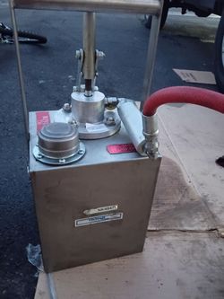 Tronair  mod 06-5022-6600 hyd aviation 2 gallon pump 350or close  offer