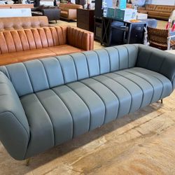 Couch ,NO Credit Needed‼️