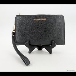 Micheal Kors Wristlet 