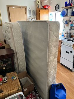 Free n Clean queen bed
