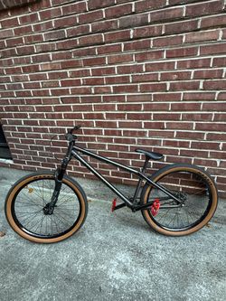 Transition dirt bike in like new condtion