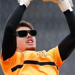 Head up training to prevent head down basketball football standard training from hindering vision stroboscopic Glasses + app
