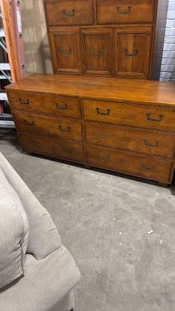 Mid-Century Modern Artefacts By Henredon 