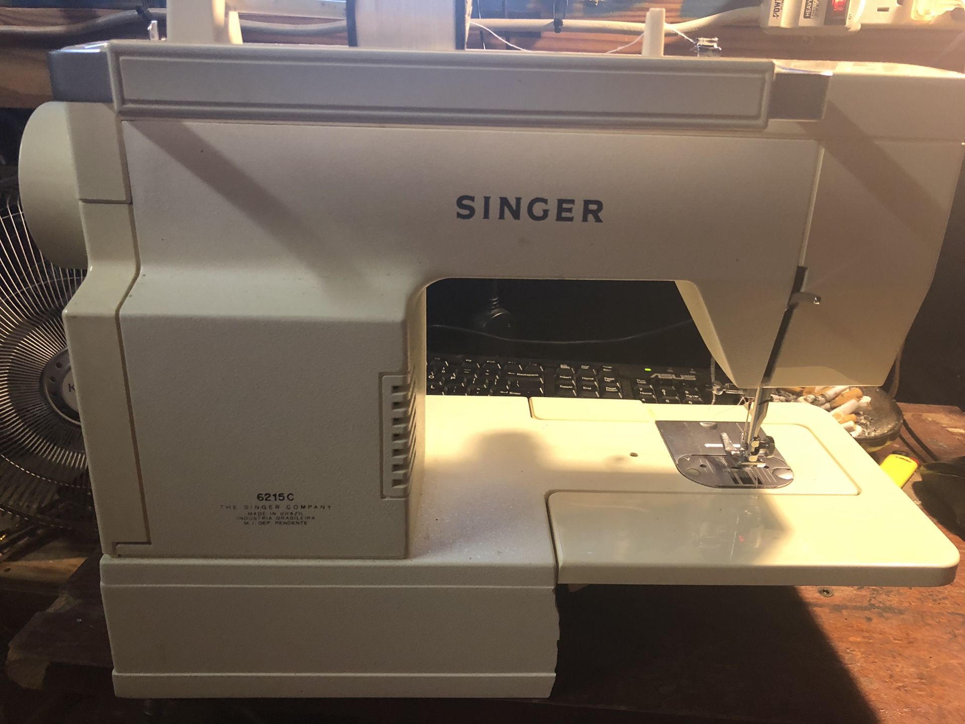 Singer 6215c zigzag sewing machine for Sale in Houston, TX OfferUp