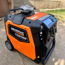 5200/3900-Watt Dual
Fuel Inverter
Generator, Fully Enclosed Case and Easy-To-Use Electric Start with Battery Included