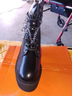 Women's boots size 7