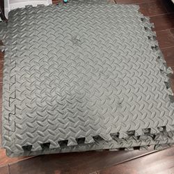 25” X 25” Floor Mat 14 Tiles