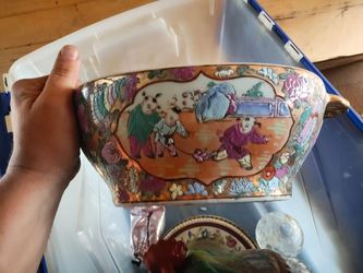 Vintage bowl with lid
