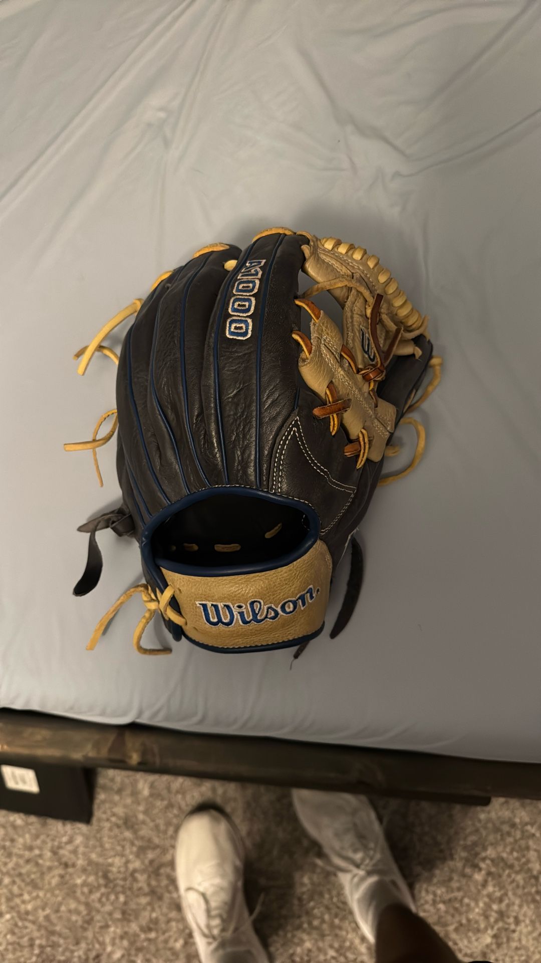 A1000 Infield Glove
