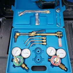Oxy-acetylene cutting torch/brazing set-NO GAS CYLINDERS

