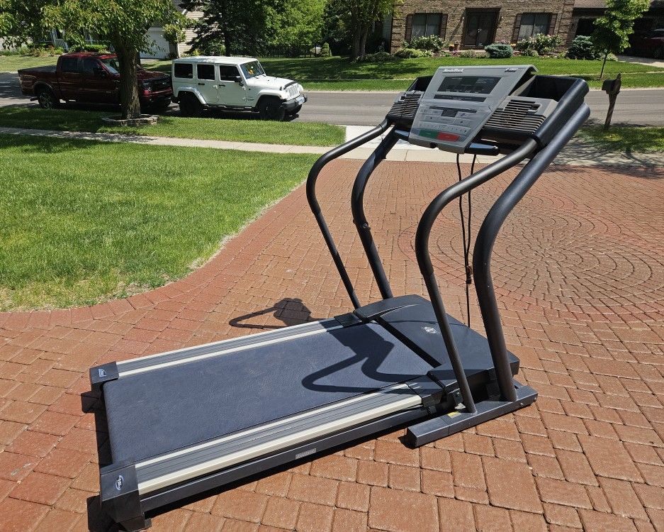 NordicTrack C1900 Treadmill