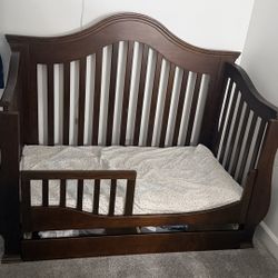 DaVinci Ashbury 4-in-1 Convertible Crib with Toddler Bed Conversion Color: espresso