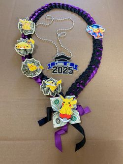 Themed graduation money lei