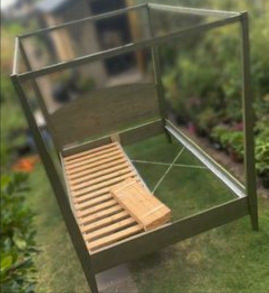 QUEEN 4 Poster  bed frame