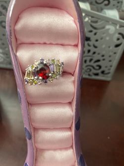 BEAUTIFUL RING SIZE 8.    6  DLLS