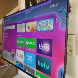 43" Roku Smart Tv 4k Great Condition No Legs It Was Mounted.  Great Quality Pic No Scratch 