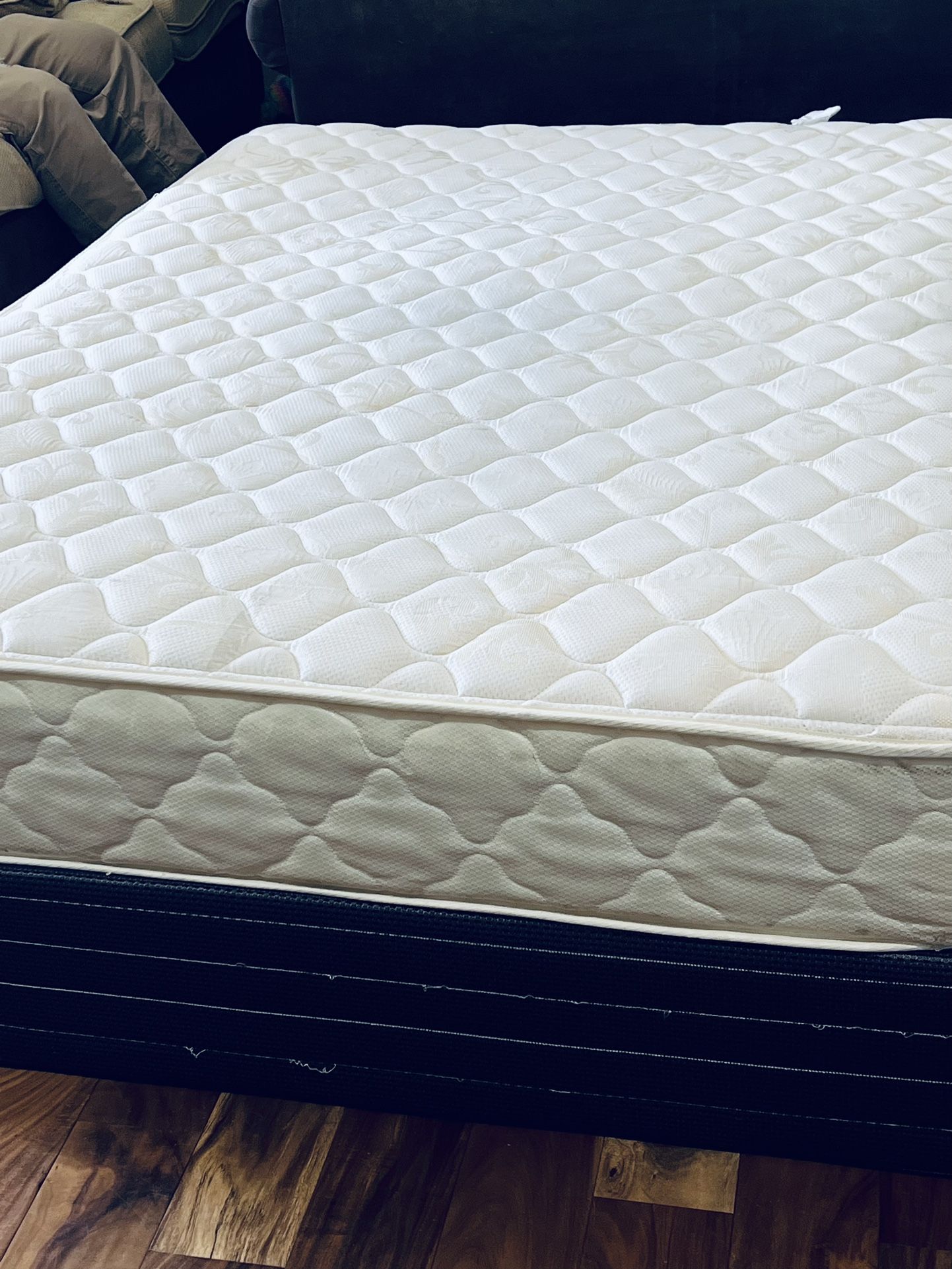 USED FULL SIZE MATTRESS WITH BOX SPRING DELIVERY AVAILABLE for Sale in