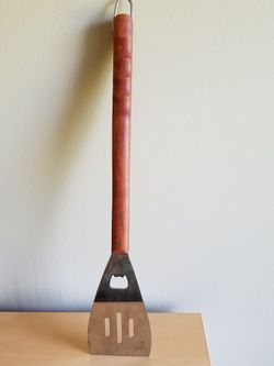 STAINLESS STEEL GRILL SPATULA/TURNER W/BOTTLE OPENER - BRAND NEW.