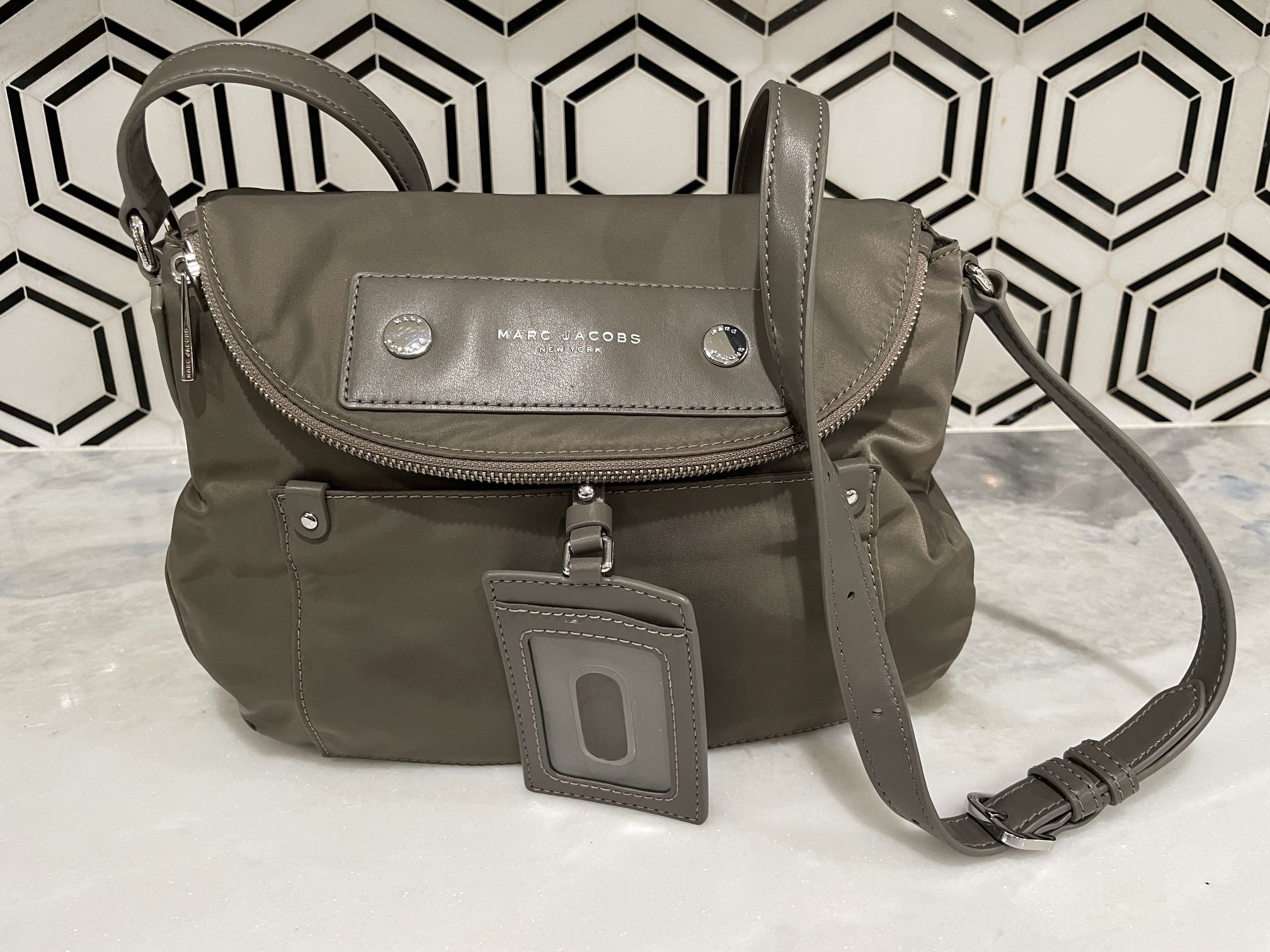 Marc Jacobs gray nylon Natasha crossbody purse