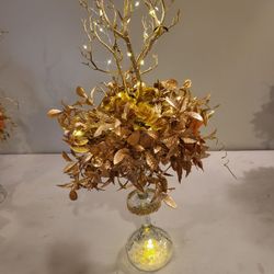 Flower Arrangements With Ilumnateing Lighting