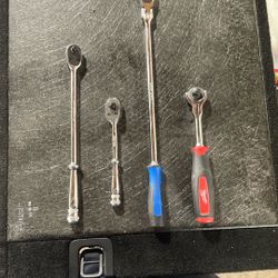 CORNWELL & MILWAUKEE RATCHET SET