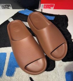 Yeezy slide flax