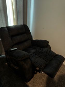 Massage Recliner Chair with Heat – Excellent Condition