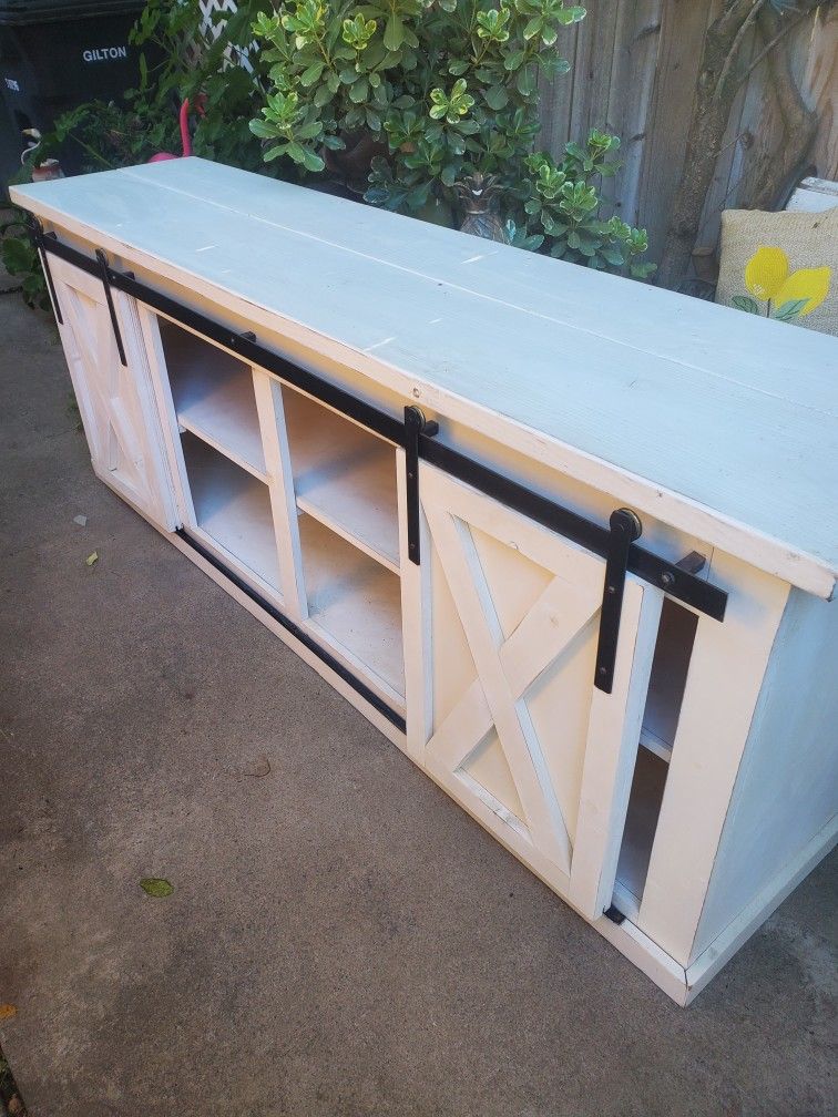 Mueble Grande Para Sala Estilo De Rancho EN Muy Buenas Condisiones