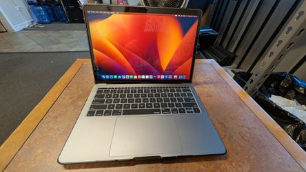Apple MacBook Pro 13" 2017 i7 16gb 256gb Two Thunderbolt 3 Ports