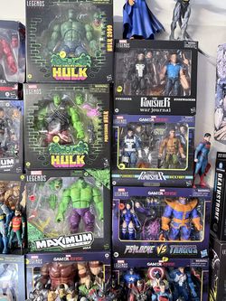 Lots of figures! Marvel legends, DC, etc