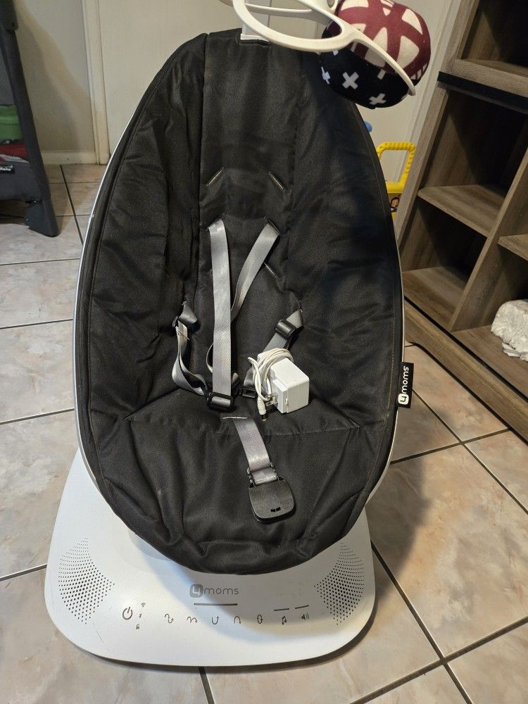 4moms mamaRoo Multi-Motion Baby Swing Smart Connectivity - Black