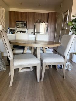Modern Dining table & premium chairs