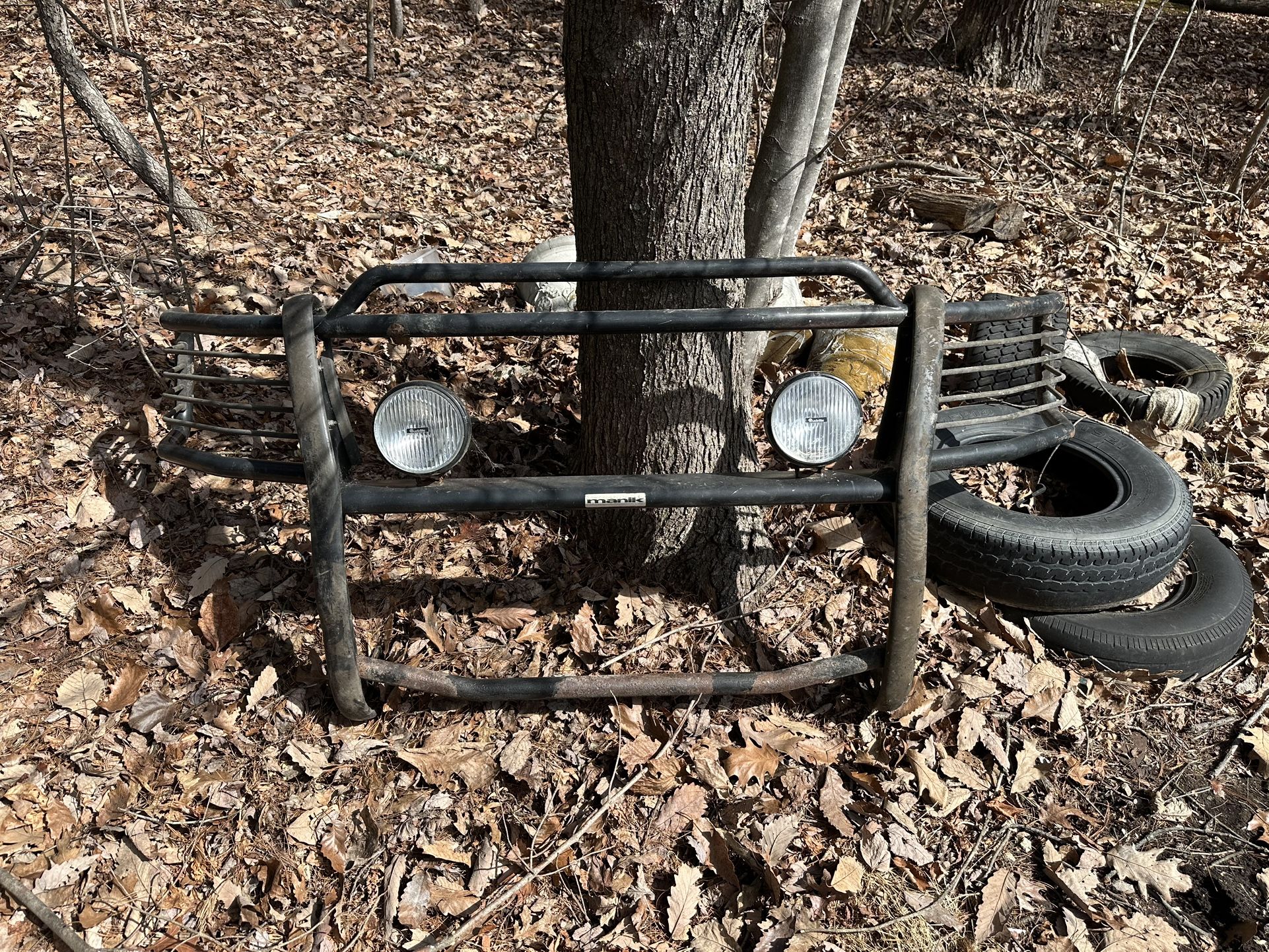 Manik Brush Guard With Lights 