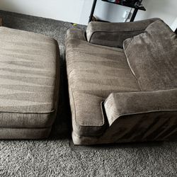  Comfy Chair‑and‑Ottoman Set – Great for Lounging or Napping