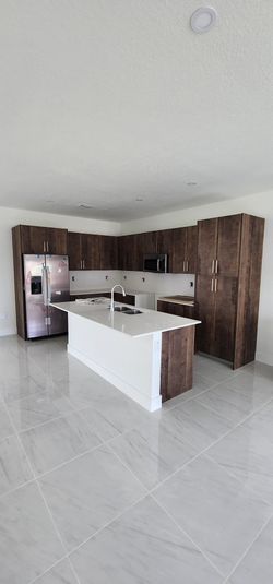 Custom Kitchen Cabinets in Doral – Showroom, Design, Personalized Service, Fast Delivery & Professional Installation