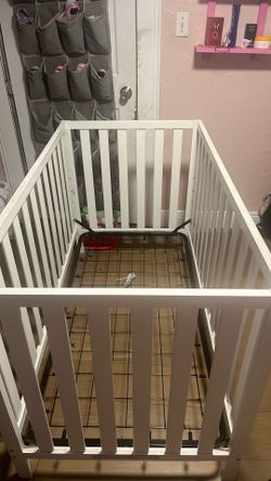 Newborn and toddler crib