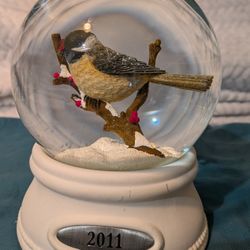 Original Smith And Hawkins Winter Water Globe With Bird And Snow 2011.