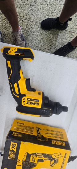 NEW DEWALT 20V XR BRUSHLESS SHEETROCK SCREW GUN WITH LOW RPW AND THREADED CLUTCH 80$ TOOL ONLY
