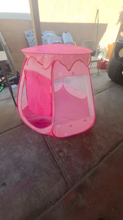 Girl play tent