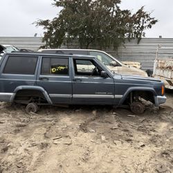 2001 Jeep Cherokee 4.0L 4x2 a/t Got Parts Only‼️