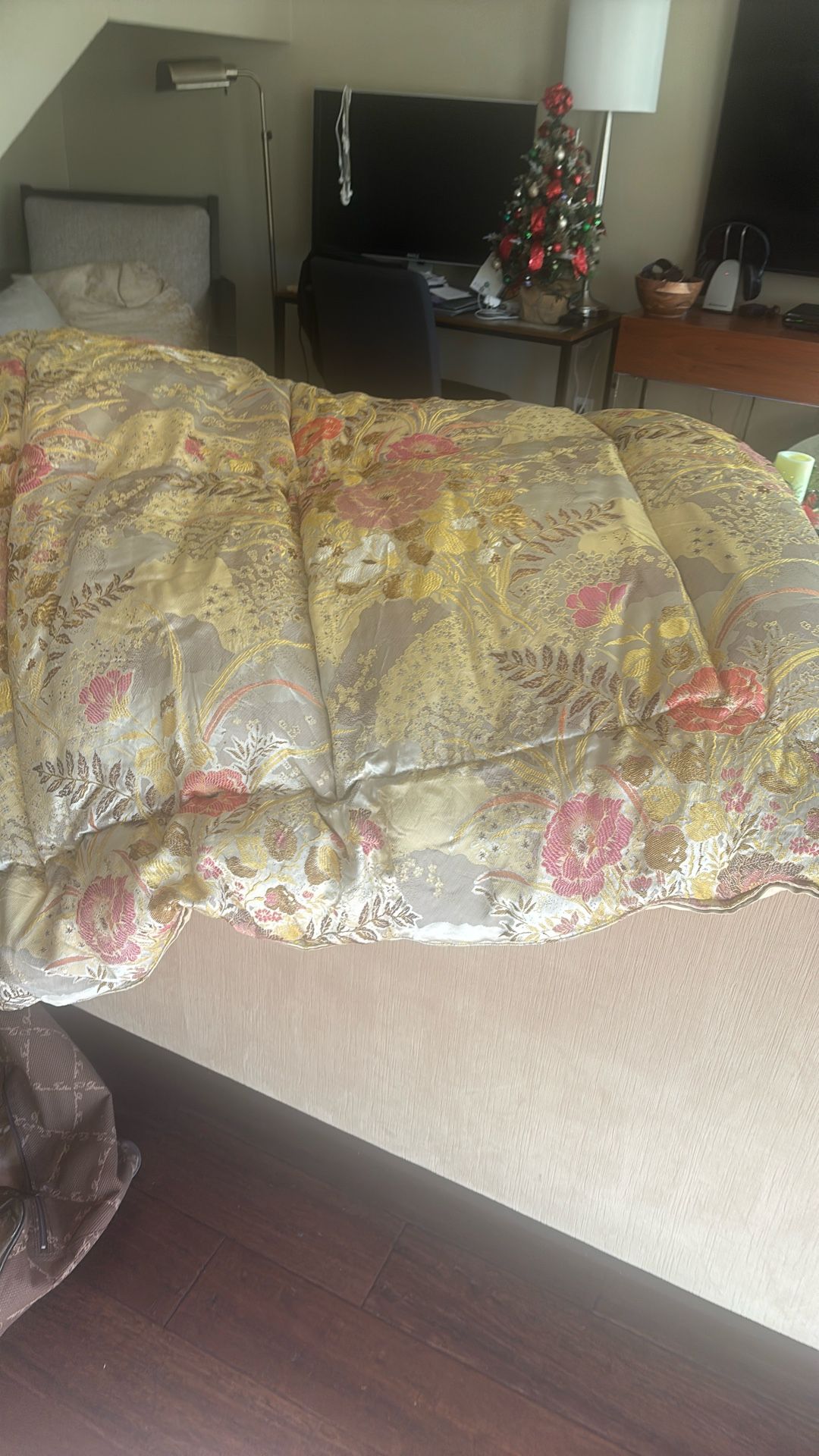 Magnetic Twin Size Brocaded Futon