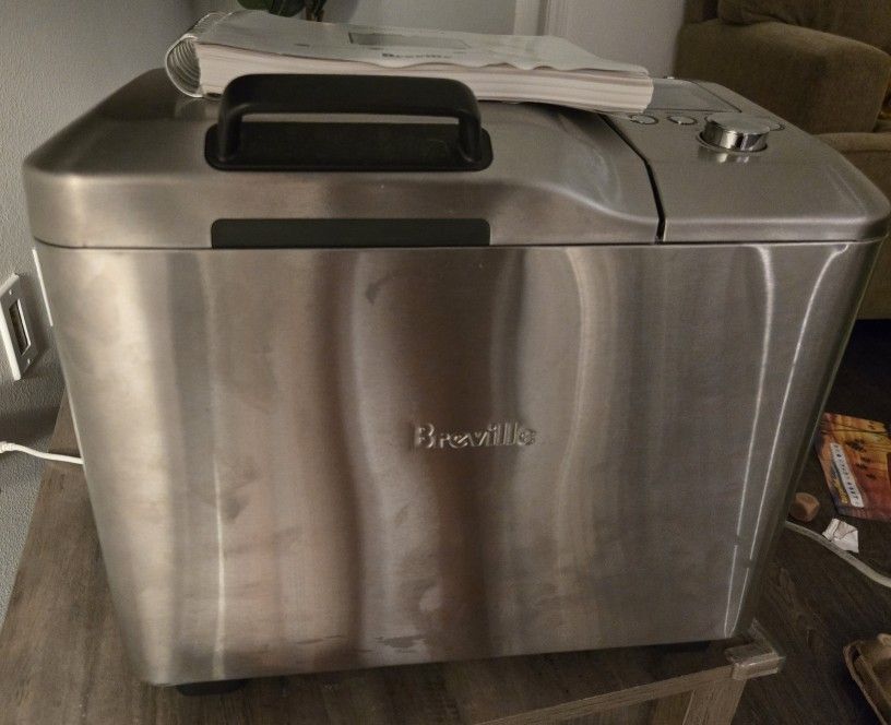 Breville Custom Loaf Bread Machine - Used 2x