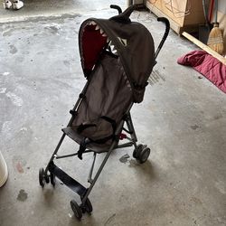 Foldable umbrella stroller