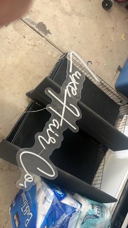 Luxe Hair Co. neon sign