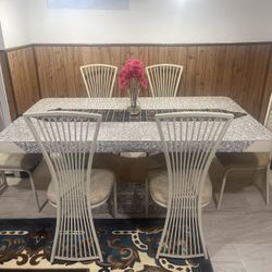 Beautiful table with 6 chairs
